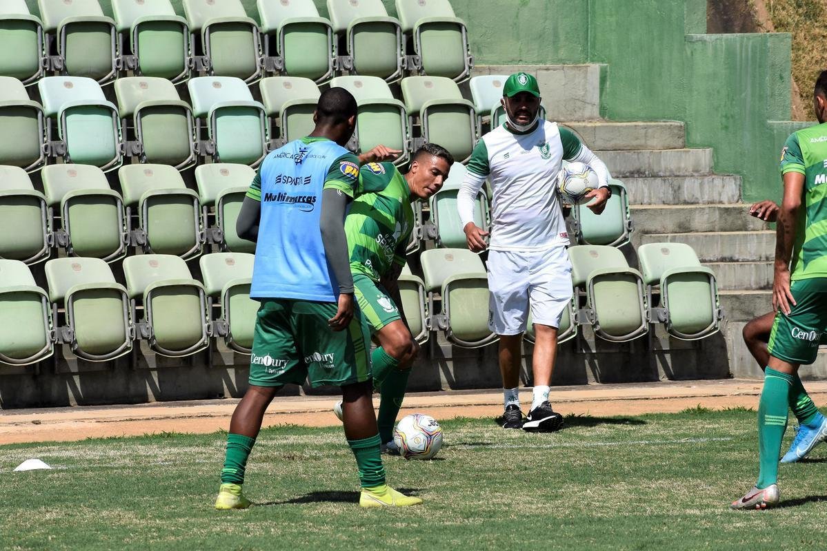 O Amrica segue com treinos preparatrios para a disputa do Campeonato Mineiro 2021. Comandados pelo auxiliar tcnico Mrcio Hahn, jogadores da base americana - e tambm os que tiveram menos oportunidades na temporada 2020 - realizam atividades voltadas ao Estadual.