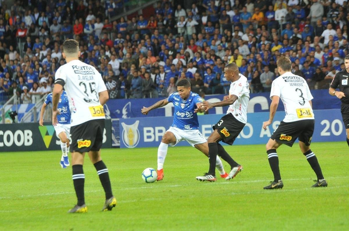 Fotos de Cruzeiro x Corinthians, no Mineiro, pela oitava rodada do Campeonato Brasileiro