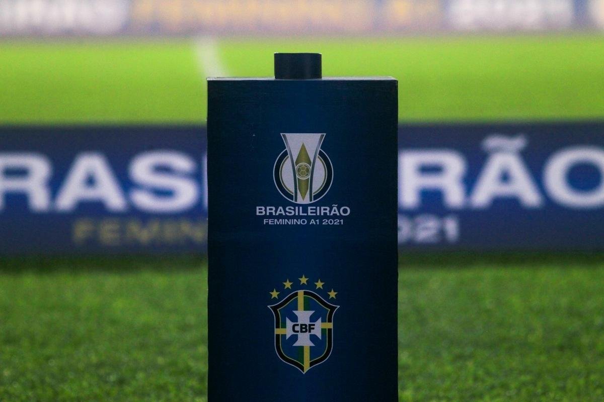 Fotos da vitria do Grmio sobre o Cruzeiro, por 2 a 1, nesta quarta-feira, no Estdio Cristo Rei, em So Leopoldo-RS, pela segunda rodada do Campeonato Brasileiro Feminino A1. Vanessinha marcou para o time mineiro, de falta. Las Estevam e Pri Back viraram para as gachas.