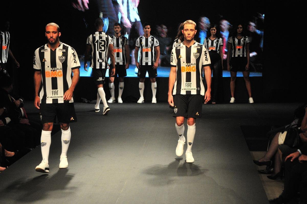 Nova coleo de uniformes do Atltico produzida pela fornecedora francesa Le Coq