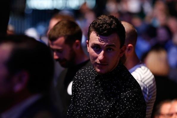 Astros presentes no UFC 196 - Johny Manziel, jogador da NFL
