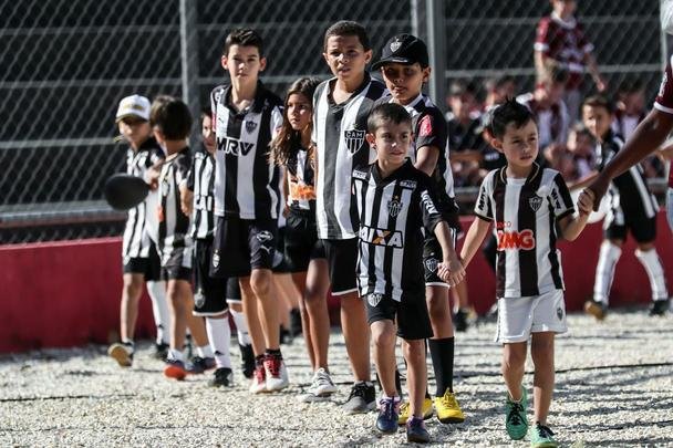 Torcedores do Atlético na partida contra o Patrocinense, no Estádio Pedro Alves do Nascimento, em Patrocínio, pelo Campeonato Mineiro
