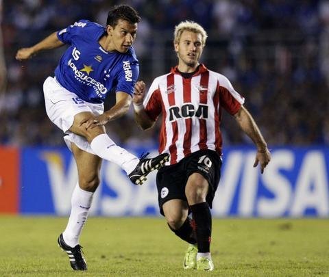 2009 - Copa Libertadores - Cruzeiro foi vice-campeão ao ser derrotado pelo Estudiantes na decisão. Imagem da partida diante dos argentinos, no Mineirão