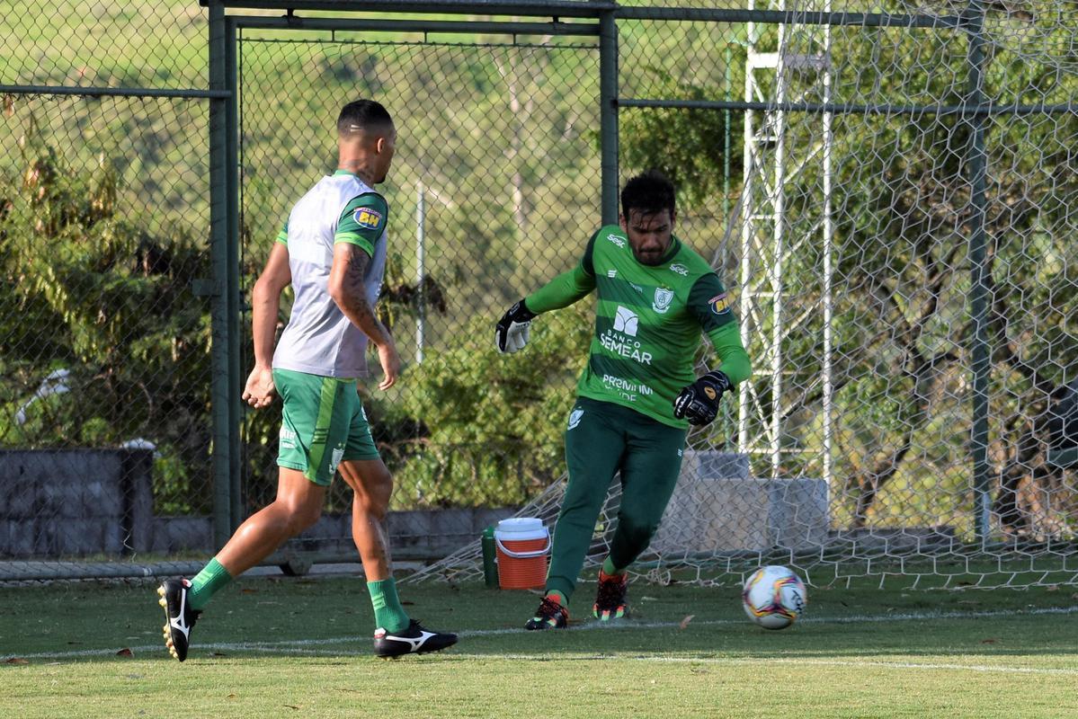 O América treinou nesta terça-feira (1), ao fim da tarde, no CT Lanna Drumond, em Belo Horizonte. As atividades comandadas pelo técnico Lisca visaram o confronto contra o Cruzeiro, nesta quarta-feira (2), às 21h30, válido pela 25ª rodada da Série B do Campeonato Brasileiro. A partida será realizada no Independência, em Belo Horizonte.