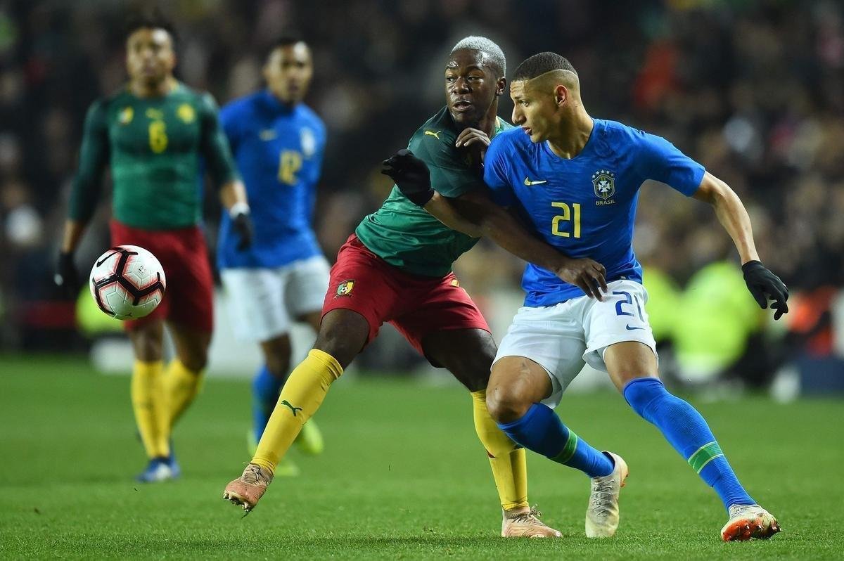 Seleo Brasileira realizou o ltimo jogo do ano de 2018 contra o Camares, em Milton Keynes, na Inglaterra