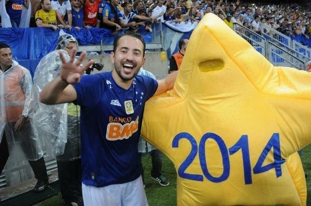 Meia  verton Ribeiro (Cruzeiro: 2013-2014 / Flamengo: 2017): 117 jogos por Cruzeiro (24 gols) e 9 jogos por Flamengo (4 gols)Meia 