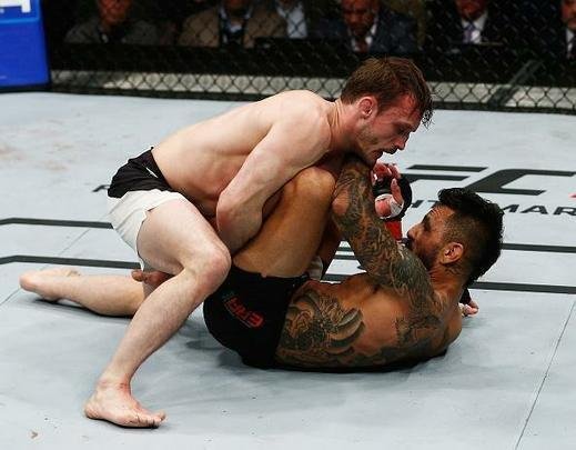 Brad Pickett vence Francisco Rivera por decisão dividida