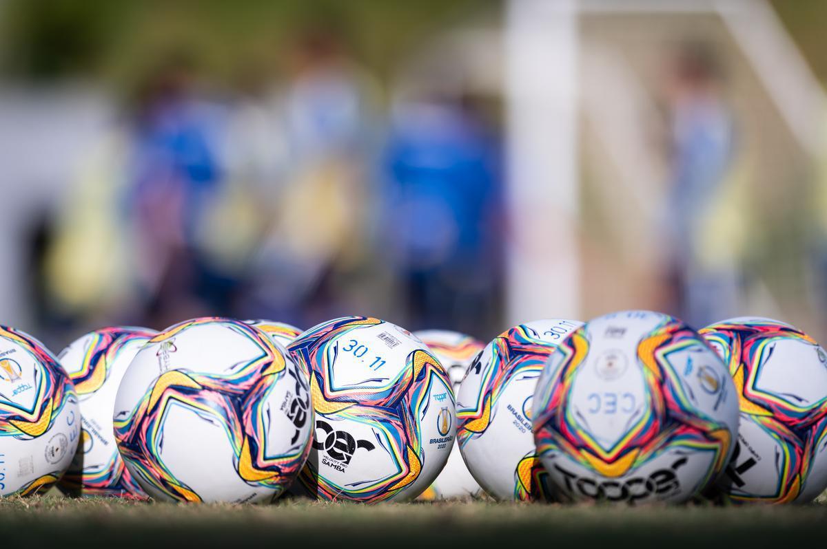 Último treino do Cruzeiro antes do jogo contra o Vitória, pela Série B. Atividade foi realizada no Pituaçu, em Salvador (BA)