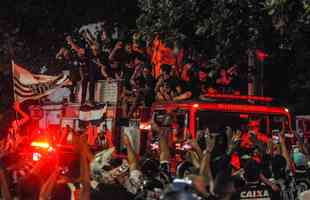 Trajeto da delegação do Atlético entre a Pampulha e a Praça Sete, no Centro de BH, onde fez carnaval com a torcida ao som do cantor baiano Bell Marques