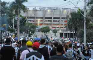 Fotos da torcida do Atltico na chegada ao Mineiro para a partida diante do Juventude pela 34 rodada do Brasileiro