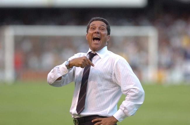 20 de fevereiro de 2010 -  Em 2010, quando estava no comando do Atltico, Luxemburgo perdeu o clssico por 3 a 1 para o Cruzeiro, pelo Mineiro, e foi provocado e vaiado pelos cruzeirenses. Tcnico esboou uma 