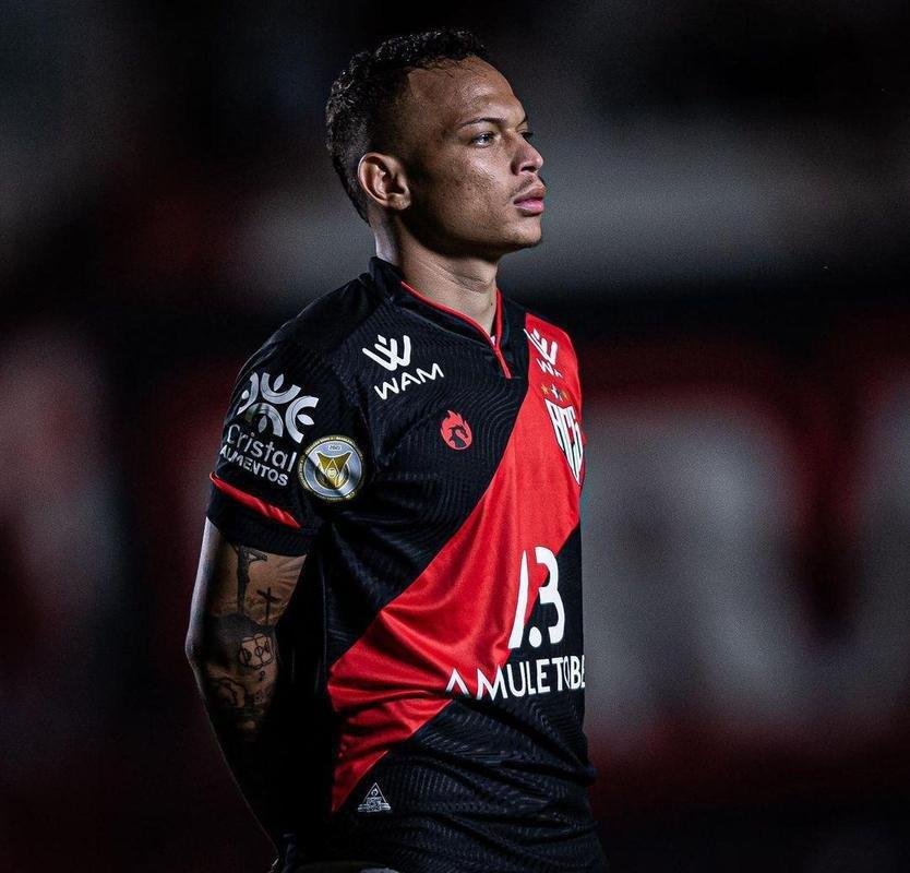 O Amrica fez uma consulta ao Corinthians pelo atacante Janderson, que estava emprestado para o Atltico-GO. O jogador, no entanto, acertou com o Grmio