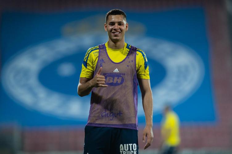 Cruzeiro treinou na Arena do Jacaré, em Sete Lagoas, local do jogo desta quinta, 19h, contra o Operário-PR, pela 24ª rodada da Série B do Brasileiro; veja imagens da atividade comandada pelo técnico Vanderlei Luxemburgo
