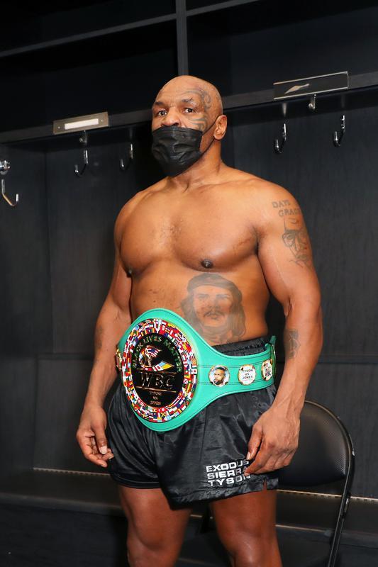 Fotos do retorno de Mike Tyson aos ringues
