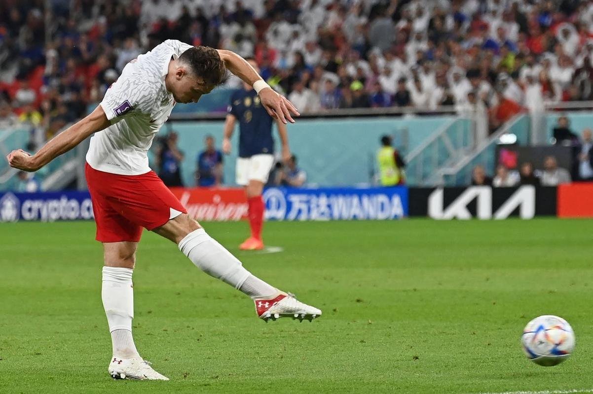 Lances da partida entre Frana e Polnia, pelas oitavas de final da Copa do Mundo.