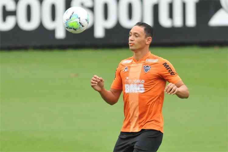 Ricardo Oliveira rompeu contrato na Justiça e ganhou em primeira instância R$ 3 milhões do Atlético. O centroavante está no Coritiba