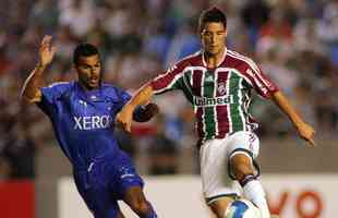 Thiago Neves recebeu R$400 mil de luvas para assinar um pré-contrato com o Palmeiras, em agosto de 2007. Em outubro, porém, o meia renovou o vínculo com o Fluminense por três temporadas e causou um problema entre seus representantes e dirigentes do Verdão.