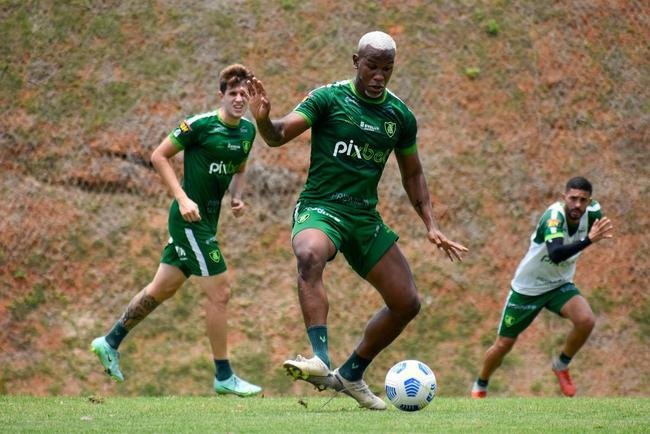 Reapresentao e treinamento do Amrica nesta segunda-feira (08/11), no CT Lanna Drumond, em Belo Horizonte, aps a derrota por 1 a 0 para o Atltico. 