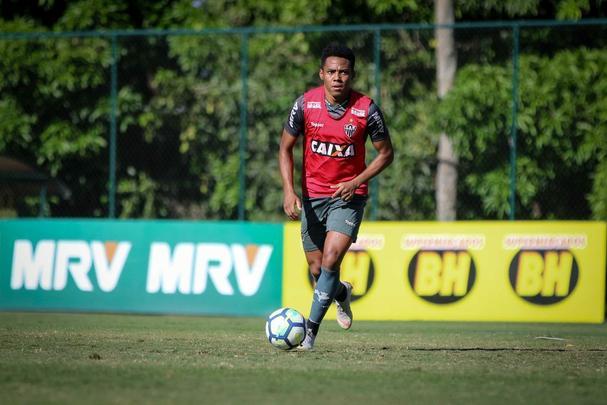 Elias - contrato do meio-campista vai até janeiro de 2020