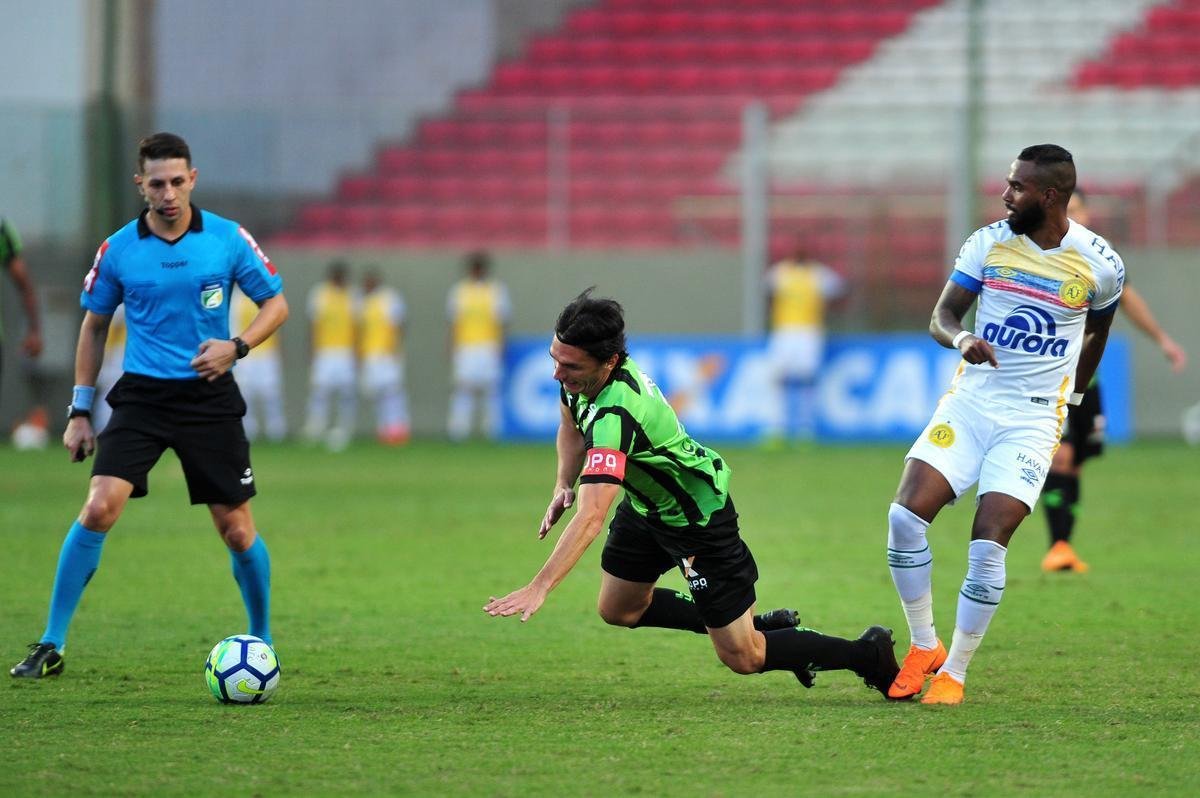 Amrica e Chapecoense fizeram confronto direto por posies na tabela do Campeonato Brasileiro