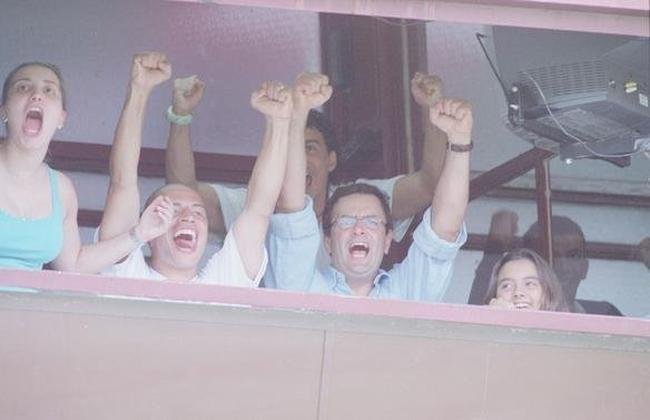 No jogo do ttulo brasileiro, Alex estava suspenso e assistiu  partida ao lado do governador Acio Neves