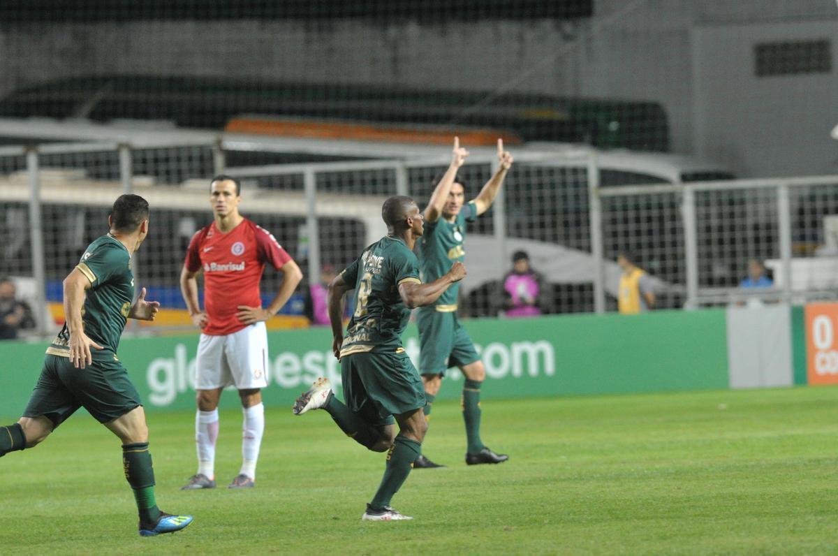 Fotos do jogo entre Amrica e Internacional, no Independncia, pela 15 rodada do Campeonato Brasileiro