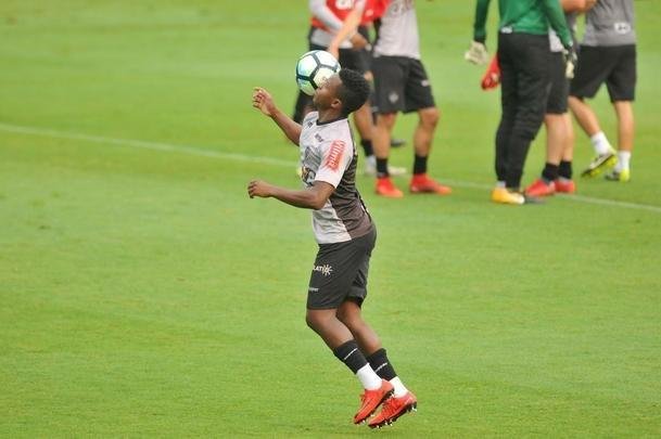 O elenco do Atltico treinou nesta quinta-feira de olho no jogo contra o Corinthians, neste domingo