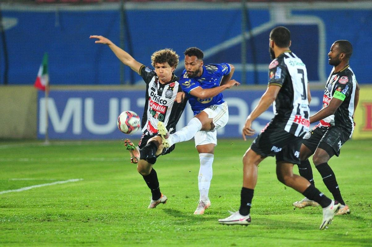 Imagens de Cruzeiro x Operrio, na Arena do Jacar, em Sete Lagoas, pela 24 rodada da Srie B