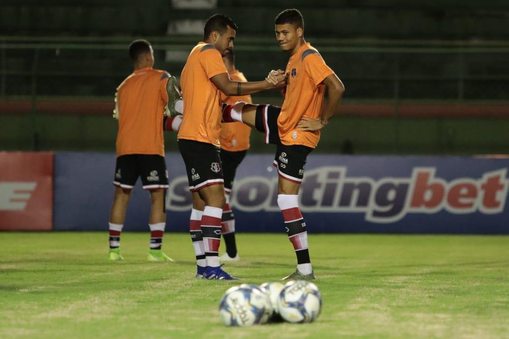 Confiança e Santa Cruz jogam em Feira de Santana na noite deste sábado. Partida vale uma vaga na semifinal da Copa do Nordeste