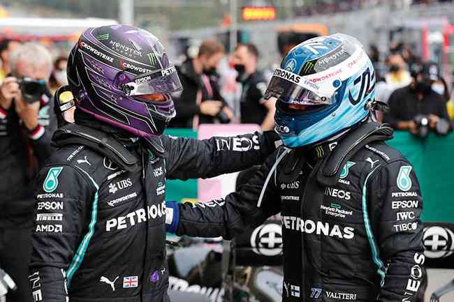 Hamilton e Bottas são pilotos da Mercedes 