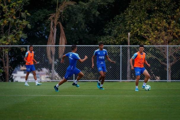 Treino do Cruzeiro nesta segunda-feira, na Toca da Raposa II. Time de Rogrio Ceni enfrenta o Cear na quarta-feira, s 19h30, no Castelo, em Fortaleza, pela 21 rodada do Campeonato Brasileiro
