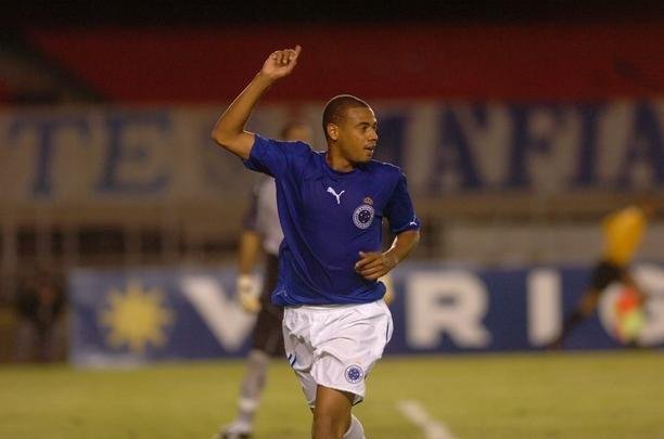 Atacante Gil (Cruzeiro: 2005-2006 / Flamengo: 2009-2010)