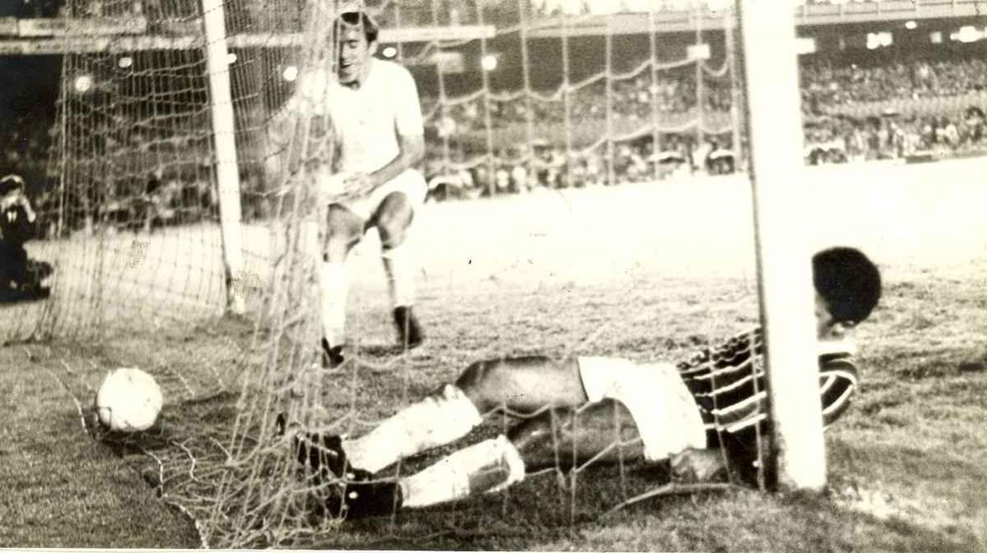 No jogo de volta da semifinal, no Maracan�, Cruzeiro voltou a derrotar o Fluminense, dessa vez por 3 a 1, com gols de Evaldo (2) e Dalmar