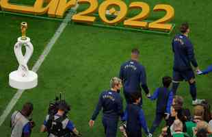 Entrada de Argentina e Frana no campo do Estdio Icnico de Lusail para a final da Copa do Mundo foi um espetculo  parte. Veja fotos do show de fogos, de luzes e da execuo dos hinos nacionais dos dois pases