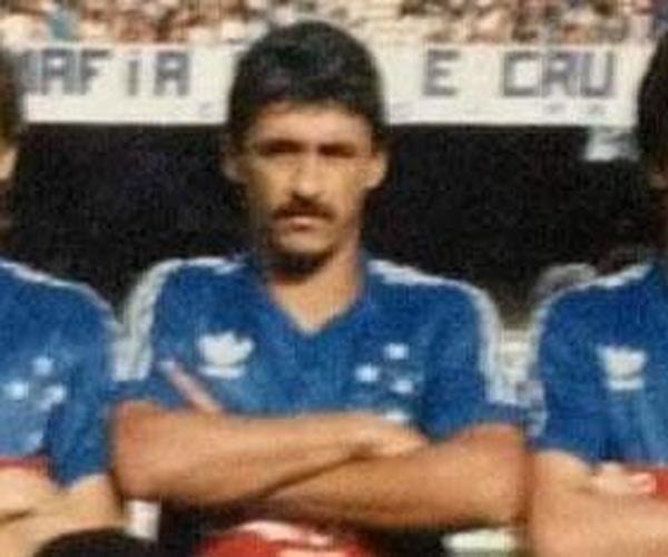 Eduardo foi lateral-esquerdo do Cruzeiro em 1989 e 1990, ano em que conquistou o Campeonato Mineiro.