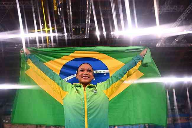 Rebeca Andrade é a 1ª campeã olímpica do país na ginástica