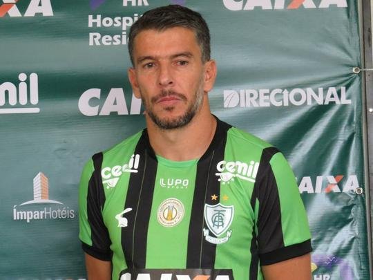 Fotos da apresentao do volante Leandro Donizete e do zagueiro Ricardo Silva (Matheus Adler/Superesportes)
