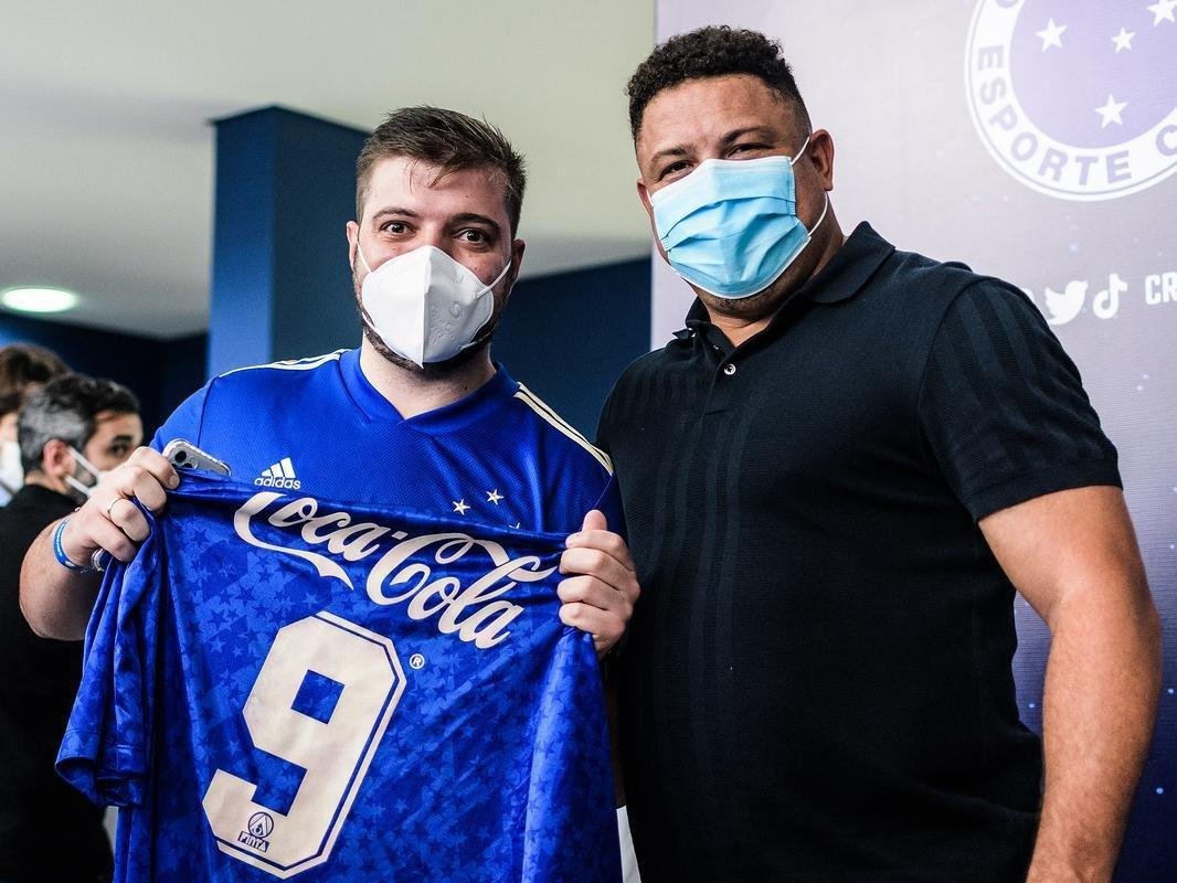 Em sua primeira visita  Toca da Raposa II, Ronaldo concedeu entrevista coletiva e teve contato com jogadores e comisso tcnica do Cruzeiro. Ele tambm se encontrou com scios da categoria Diamante.
