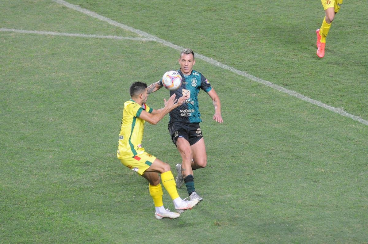 Fotos do jogo entre Amrica e Sampaio Corra, no Independncia, em Belo Horizonte, pela 27 rodada da Srie B do Campeonato Brasileiro