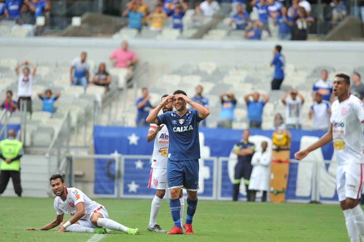 Fotos de Cruzeiro x Villa Nova, no Mineiro, pela stima rodada do Campeonato Mineiro