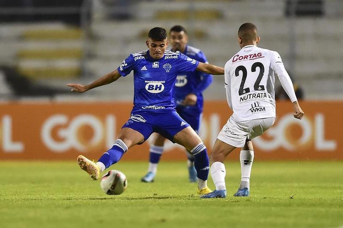 Ponte Preta x Cruzeiro: veja as fotos do jogo no Moiss Lucarelli, em Campinas, pela 32 rodada da Srie B do Campeonato Brasileiro