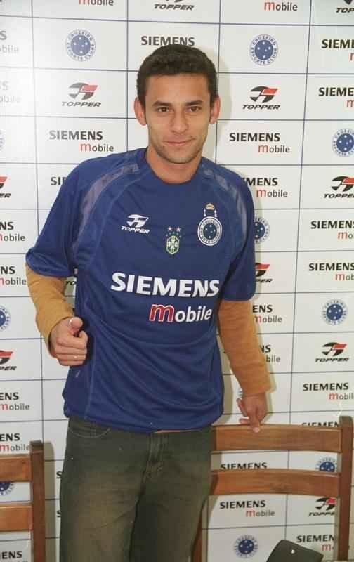 Fred  apresentado oficialmente pelo Cruzeiro, no dia 20 de junho de 2004