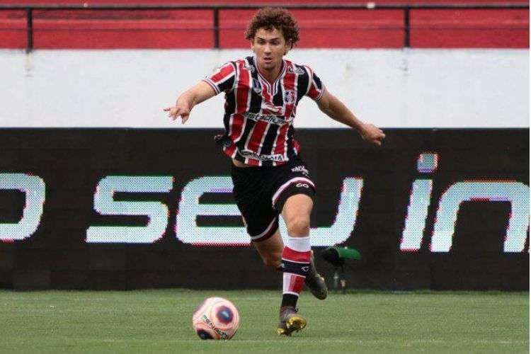 Fabiano (lateral esquerdo) - nico lateral esquerdo no time que comeou o ano no Santa, Fabiano fez 16 jogos e marcou um gol antes de deixar o time ao final do Pernambucano. Ele est no Operrio-PR