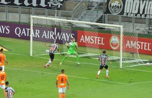 Fotos do gol de Marrony, do Atltico, sobre o La Guaira, no Mineiro