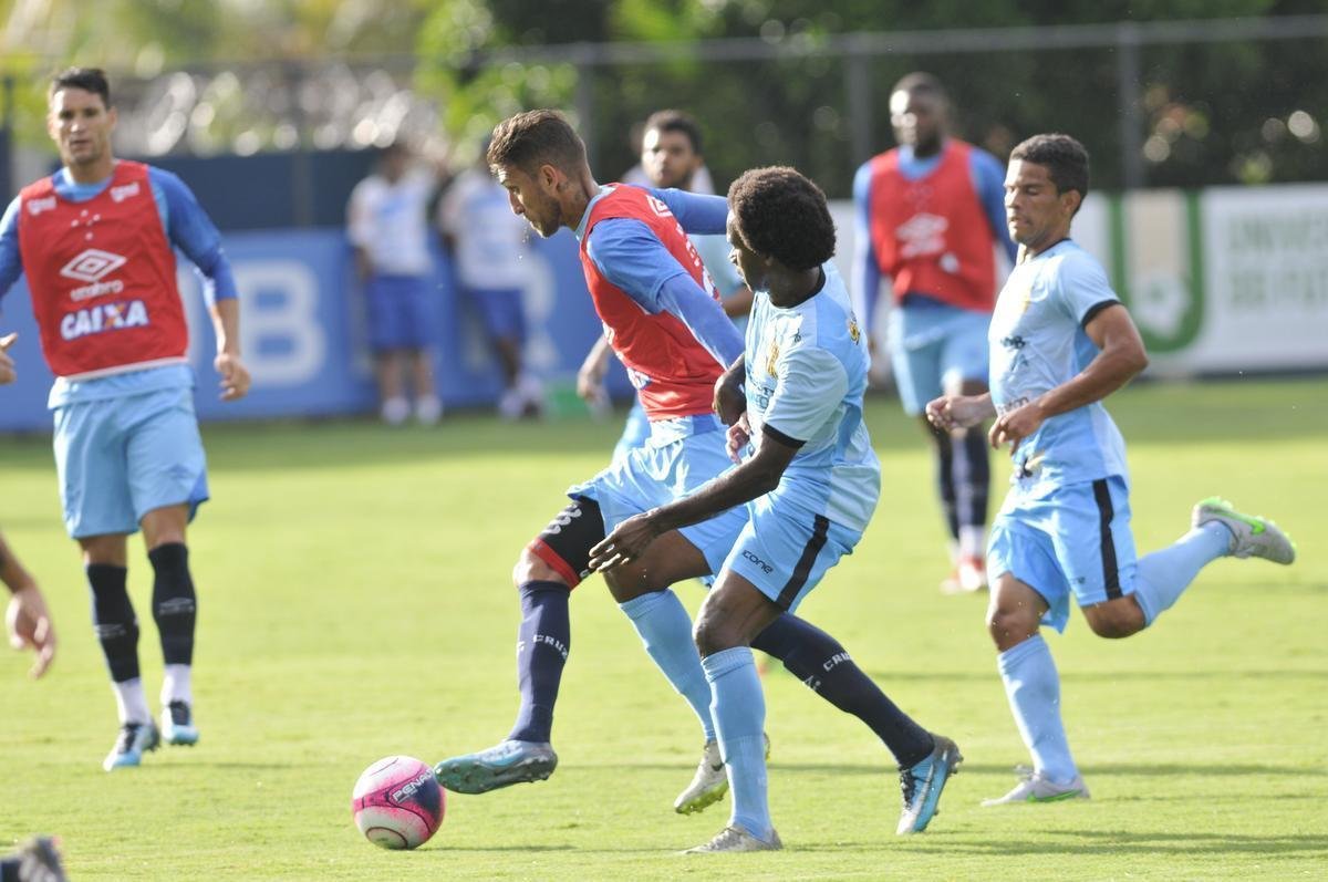 Com gols de Judivan e Rafael Sobis, Cruzeiro venceu Betinense por 2 a 0 em jogo-treino