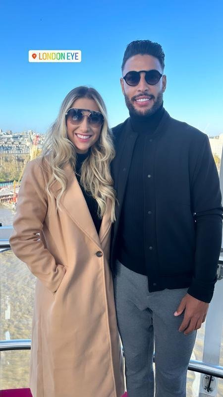 Zagueiro Nathan Silva com a namorada em Londres