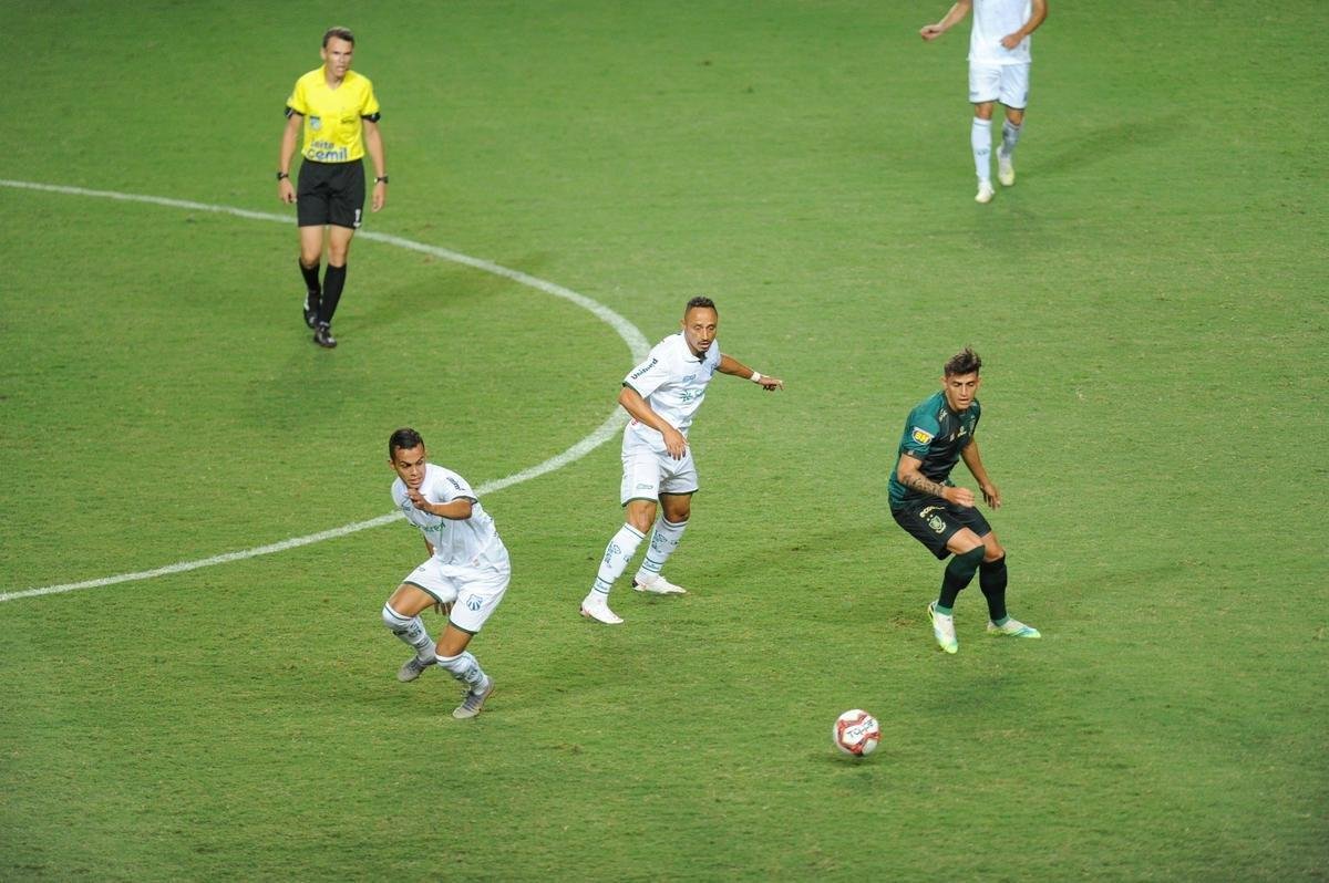 Fotos da vitria da Caldense sobre o Amrica, por 1 a 0, no Independncia, em Belo Horizonte, pela quarta rodada do Campeonato Mineiro de 2021. Atacante Amarildo marcou o nico gol da partida,