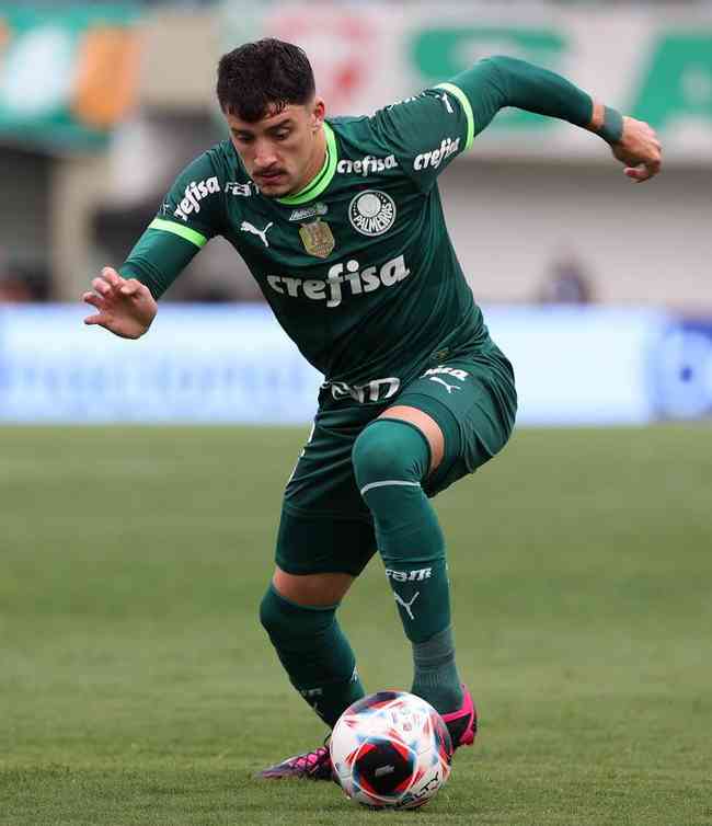 Piquerez (lateral izquierdo, 24 años, Palmeiras) - El valor de mercado aumentó de 7 a 10 millones