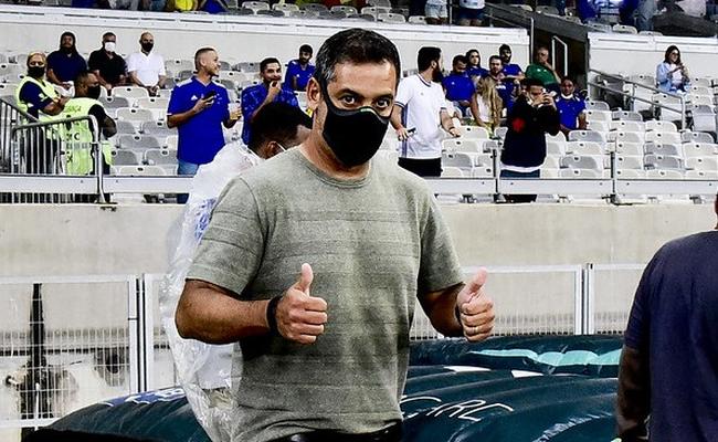 Tcnico Marquinhos Santos, do Amrica, antes de vitria por 2 a 0 sobre o Cruzeiro pelo Campeonato Mineiro