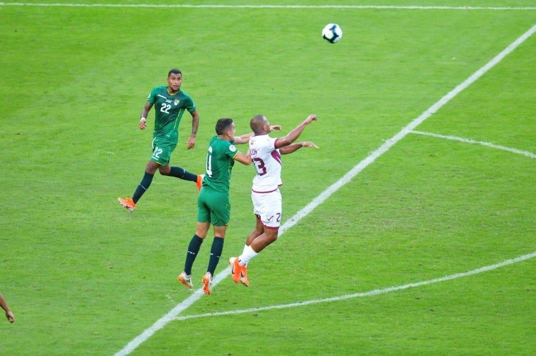 Imagens da partida entre Bolvia e Venezuela